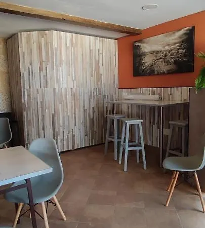 ゲストハウス Ponte Febres 3*